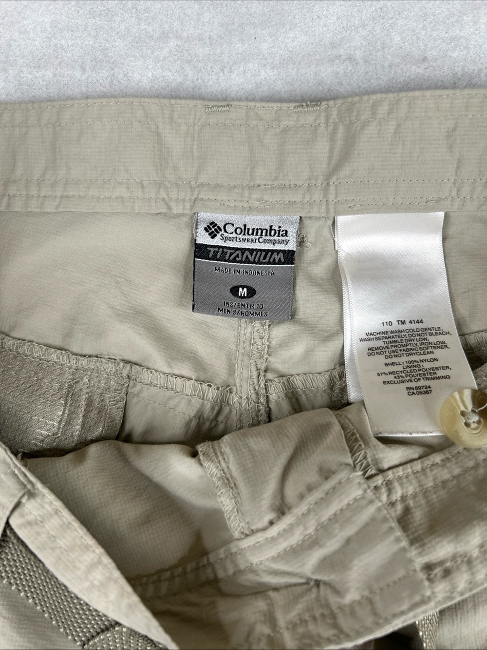 Columbia Titanium Mens Cargo Shorts M Khaki Tan Omni Dry Hiking Outdoor Nylon - Picture 4 of 10